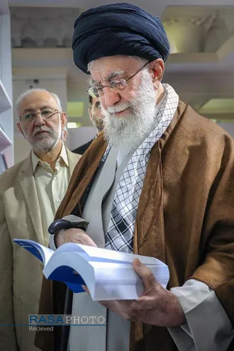بازدید رهبر معظم انقلاب از سی و پنجمین نمایشگاه بین&zwnj;المللی کتاب تهران