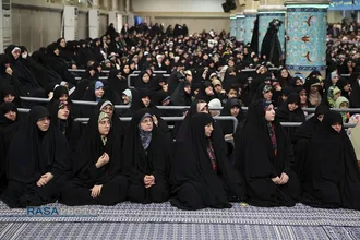 دیدار اقشار مختلف مردم در روز مبعث پیامبر اعظم (صلّی&zwnj;الله&zwnj;علیه&zwnj;و&zwnj;آله) با رهبر انقلاب