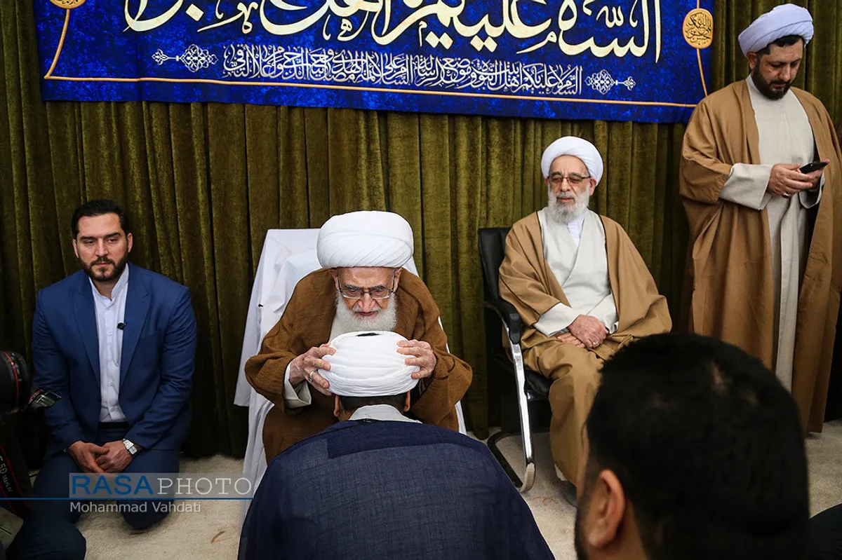 جشن&zwnj;های عمامه&zwnj;گذاری طلاب حوزه علمیه قم در بیوت مراجع تقلید و  علما