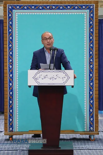 دیدار کارآفرینان، تولیدکنندگان و دانش بنیان&zwnj;ها با رهبر انقلاب