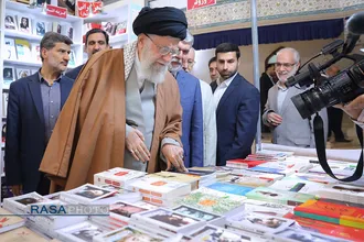 بازدید مقام معظم رهبری از سی و&zwnj;&zwnj; دومین نمایشگاه بین&zwnj;المللی کتاب تهران