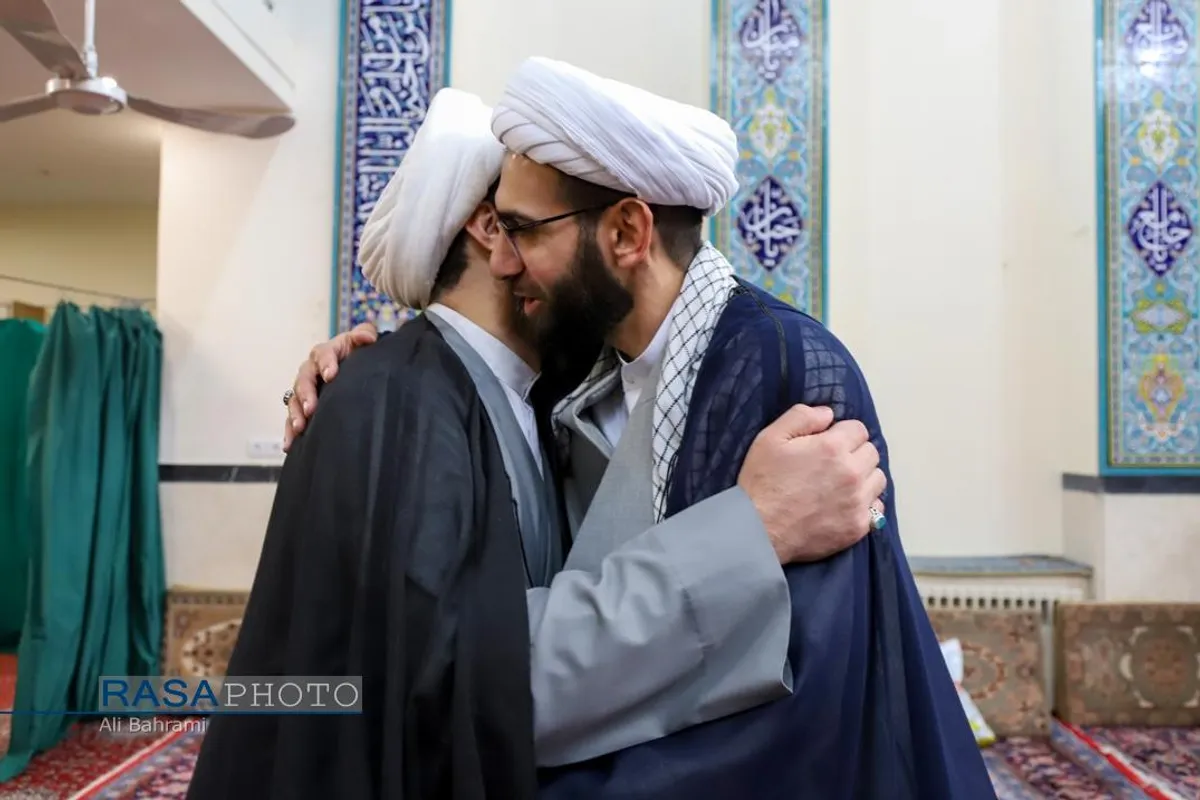 جشن روز مبعث و عمامه&zwnj;گذاری تعدادی از طلاب حوزه علمیه قم در بیوت مراجع تقلید