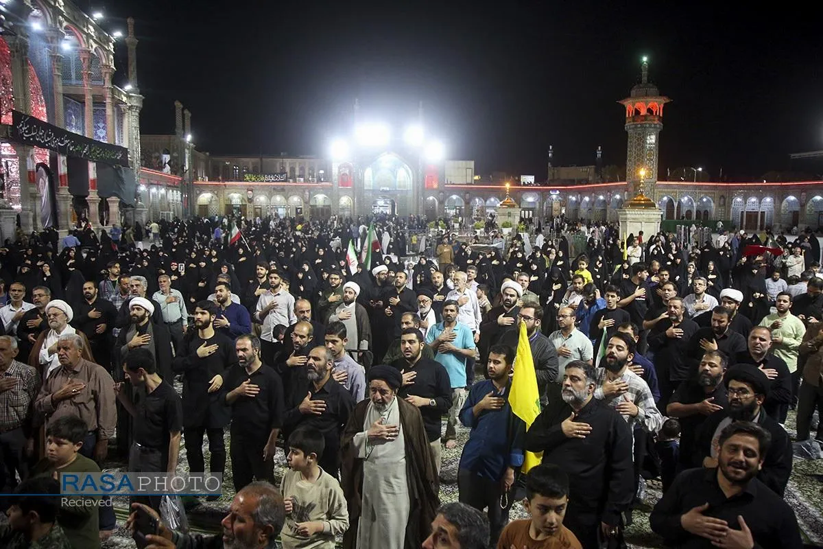 اجتماع هیئات مذهبی قم با شعار &laquo;مسلم دیگر تنها نخواهد ماند&raquo; در حرم مطهر