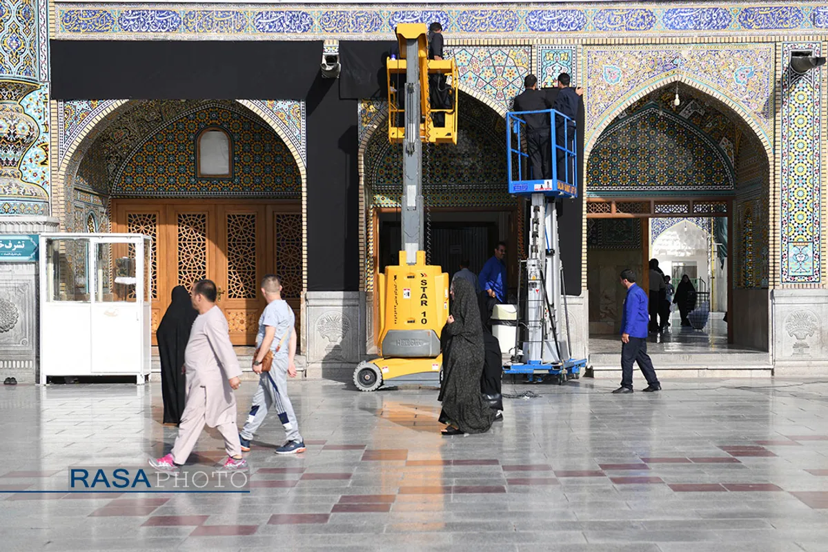 سیاه پوش ضریح و صحن&zwnj;های حرم کریمه اهلبیت (ع) در آستانه محرم