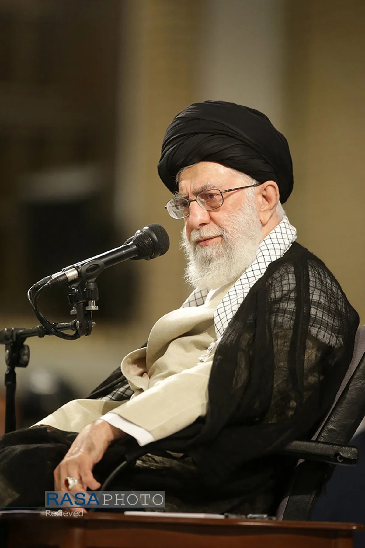 دیدار جمعی از اساتید، اعضای هیئت&zwnj;های علمی و پژوهشگران دانشگاه&zwnj;ها و مراکز علمی با رهبر انقلاب