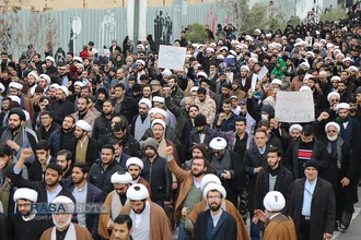 راهپیمایی خودجوش طلاب و بسیجیان قم در پی شهادت حاج قاسم سلیمانی
