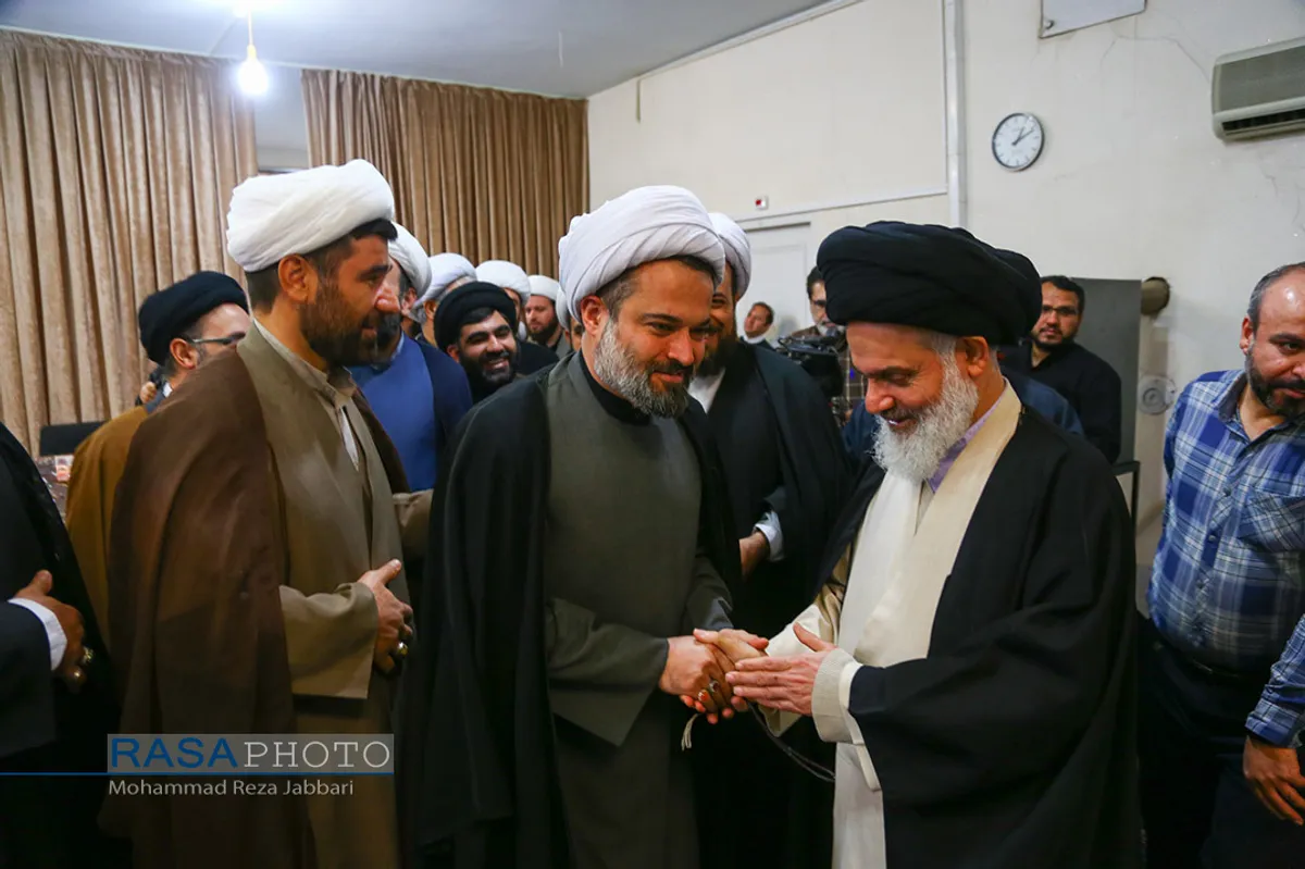 دیدار معاون فرهنگی اوقاف با آیت الله حسینی بوشهری&lrm;&lrm;
