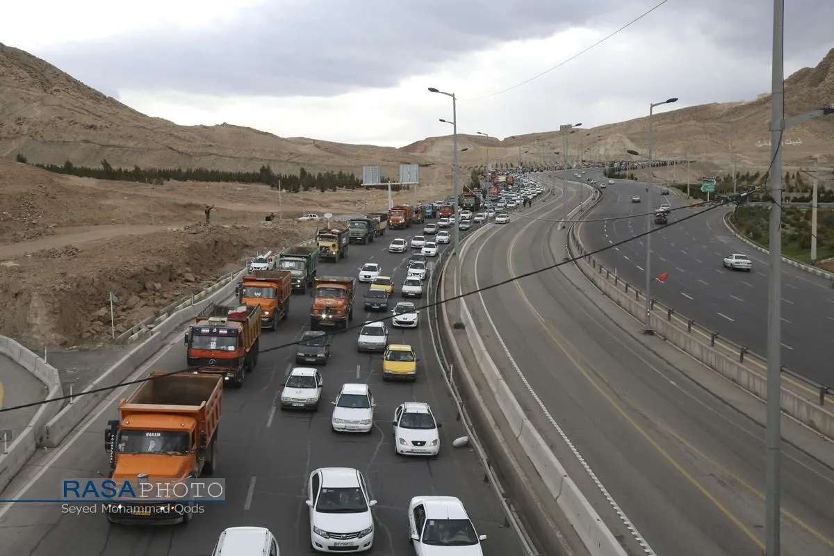 بیعت کامیون&zwnj;داران استان قم با رهبر معظم انقلاب