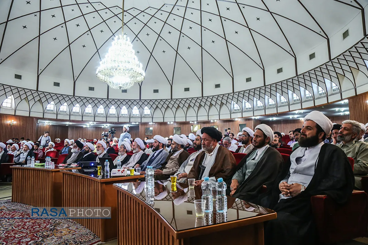 آیین رونمایی کتاب شرح نهج البلاغه متن بیانات حضرت آیت الله خامنه&zwnj;ای با سخنرانی آیت الله اعرافی مدیر حوزه علمیه