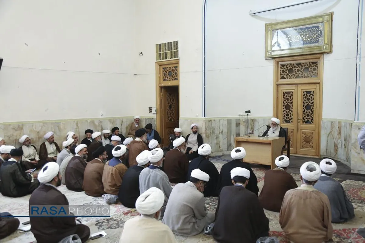 دیدار اعضای مجمع نمایندگان طلاب با آیت الله شب زنده&zwnj;دار
