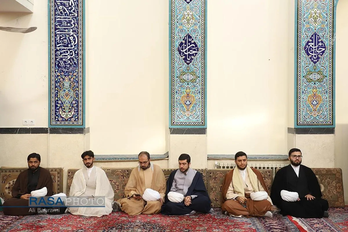 جشن عمامه&zwnj;گذاری طلاب در بیوت مراجع تقلید به&zwnj;مناسبت روز میلاد حضرت زهرا (سلام&zwnj;الله&zwnj;علیها)