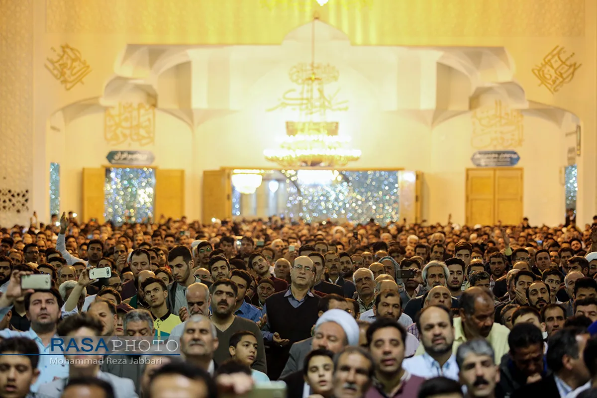 لحظات تحویل سال نو در حرم حضرت معصومه (سلام الله علیها)