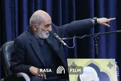 طلاب امروز قطب قدرتمند اسلام را پرچمداری می کنند