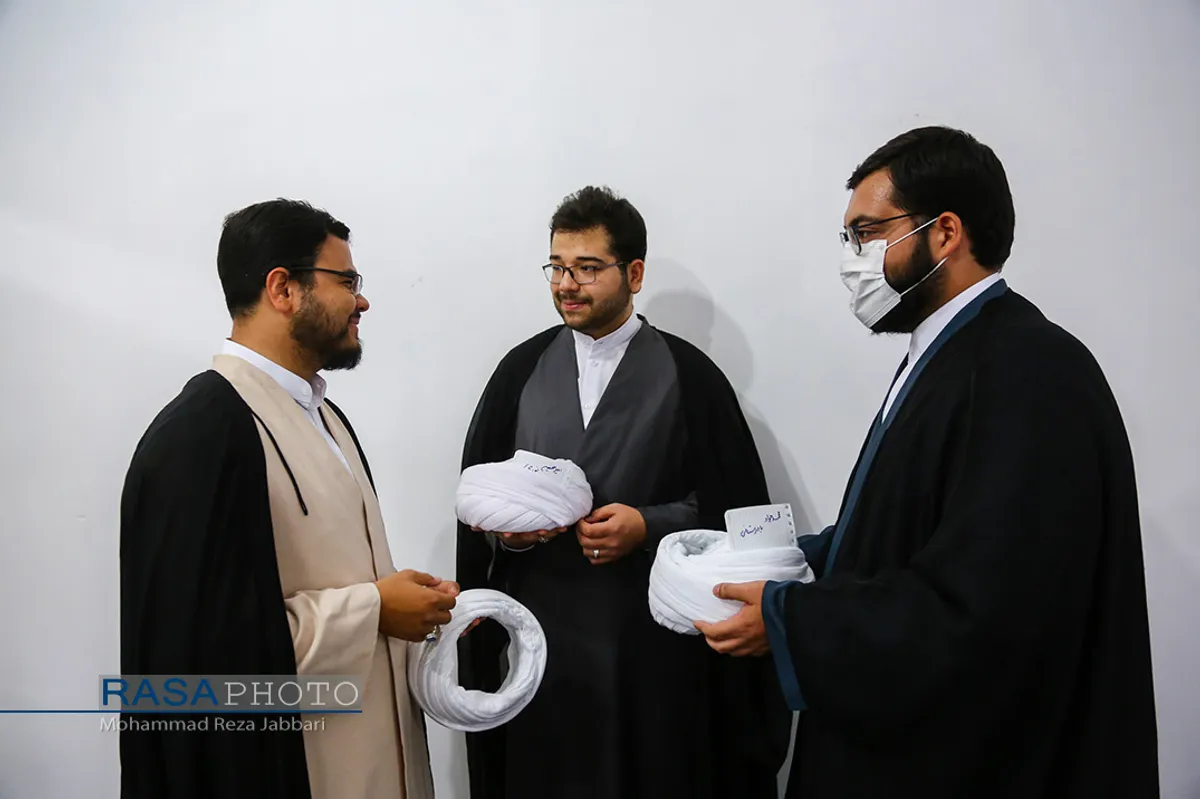 جشن عمامه&zwnj;گذاری طلاب توسط حضرت آیت الله سبحانی