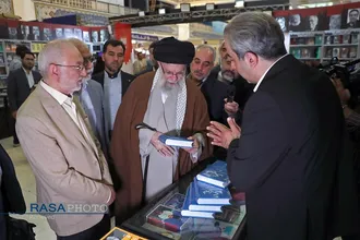 بازدید رهبر معظم انقلاب از سی و پنجمین نمایشگاه بین&zwnj;المللی کتاب تهران