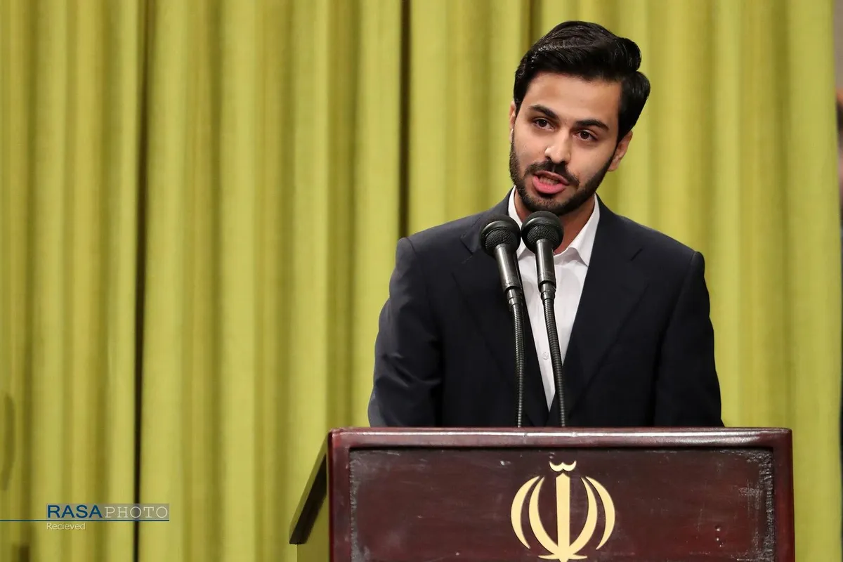 دیدار دانش&zwnj;آموزان و دانشجویان با مقام معظم رهبری