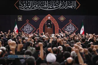 مراسم عزاداری شب عاشورای حسینی (علیه&zwnj;السلام) با حضور رهبر انقلاب