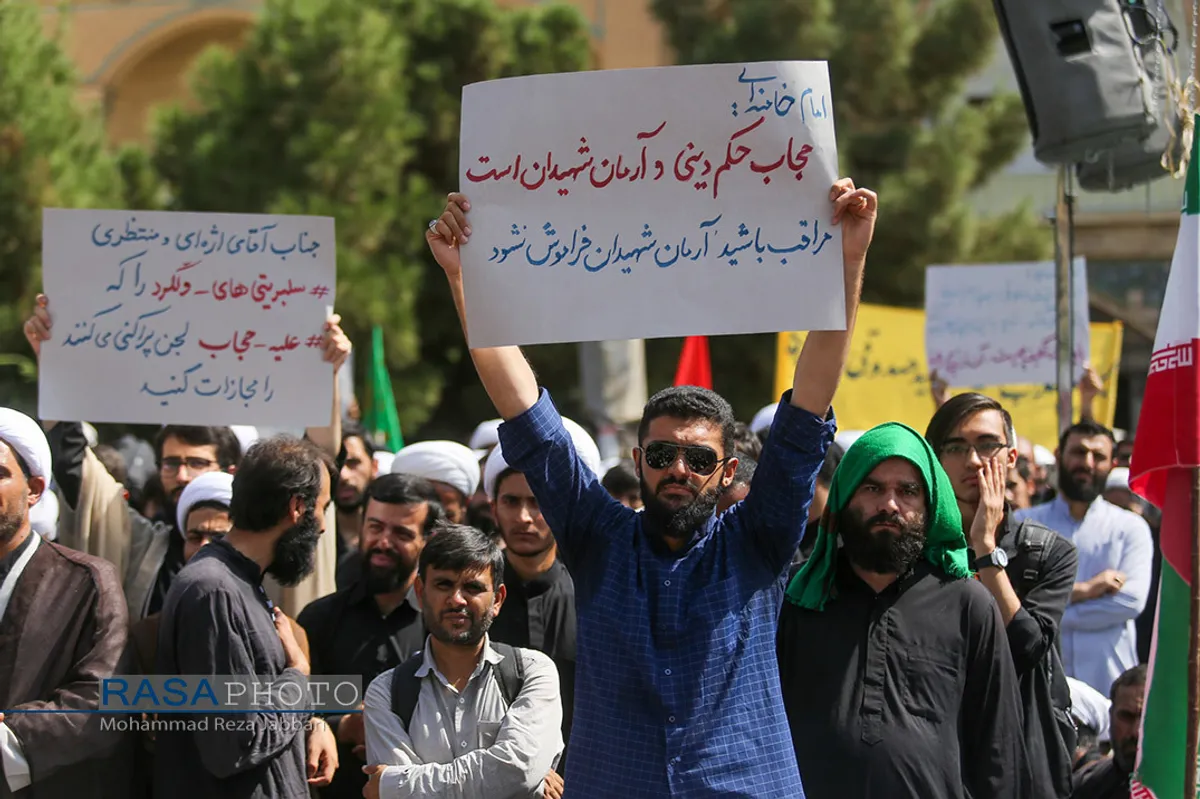 تجمع اعتراض&zwnj;آمیز حوزویان به هتک حرمت قرآن و اسلام