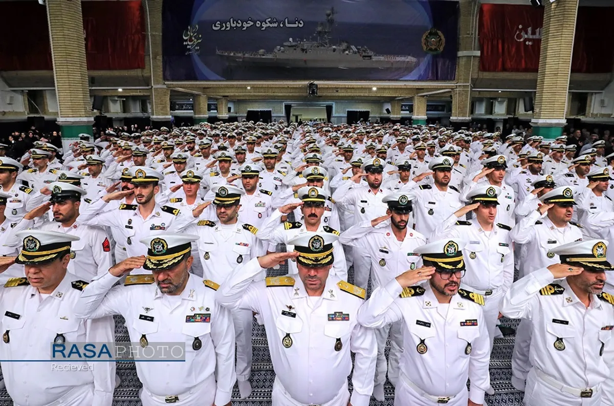 دیدار کارکنان و خانواده&zwnj;های ناوگروه ۸۶ ارتش با فرمانده کل قوا