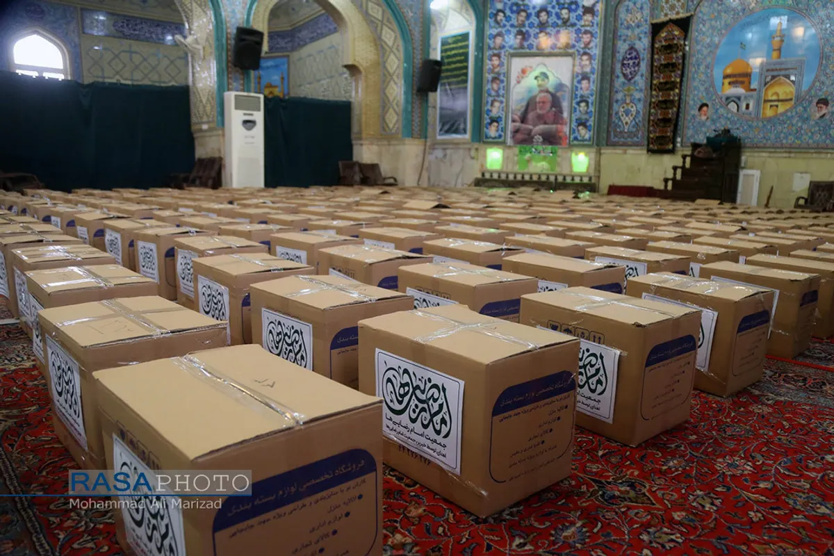 توزیع اقلام حمایتی به خانواده&zwnj;های نیازمند توسط گروه جهادی امام رضایی&zwnj;ها