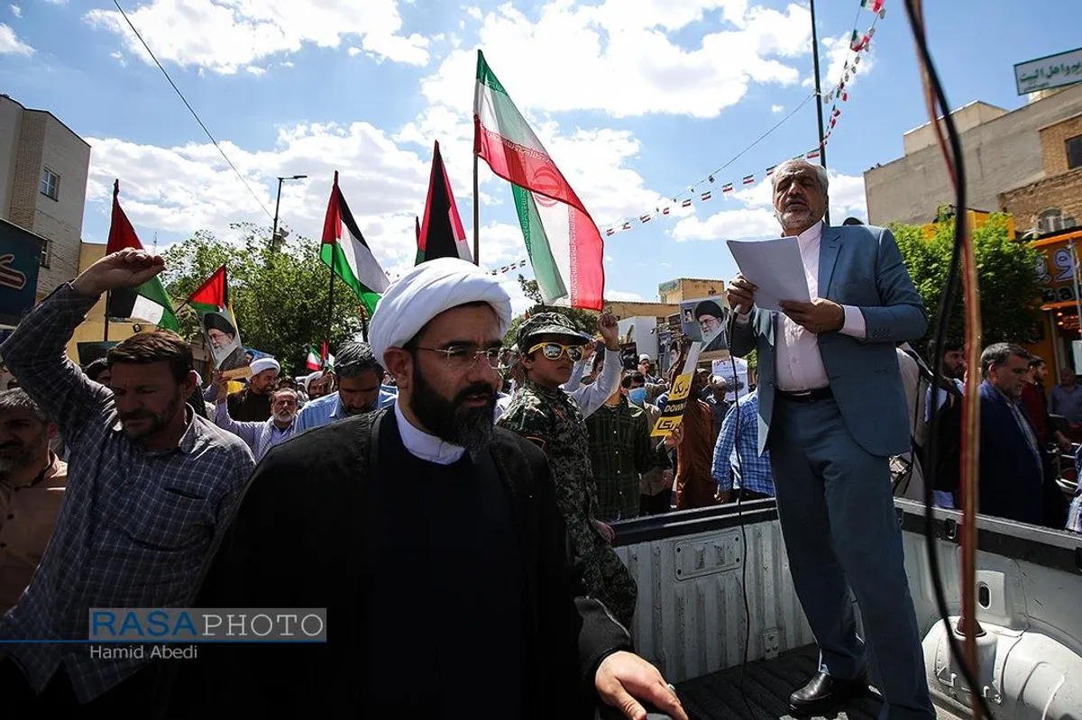 راهپیمایی مردم قم در حمایت از عملیات غرور آفرین وعده صادق