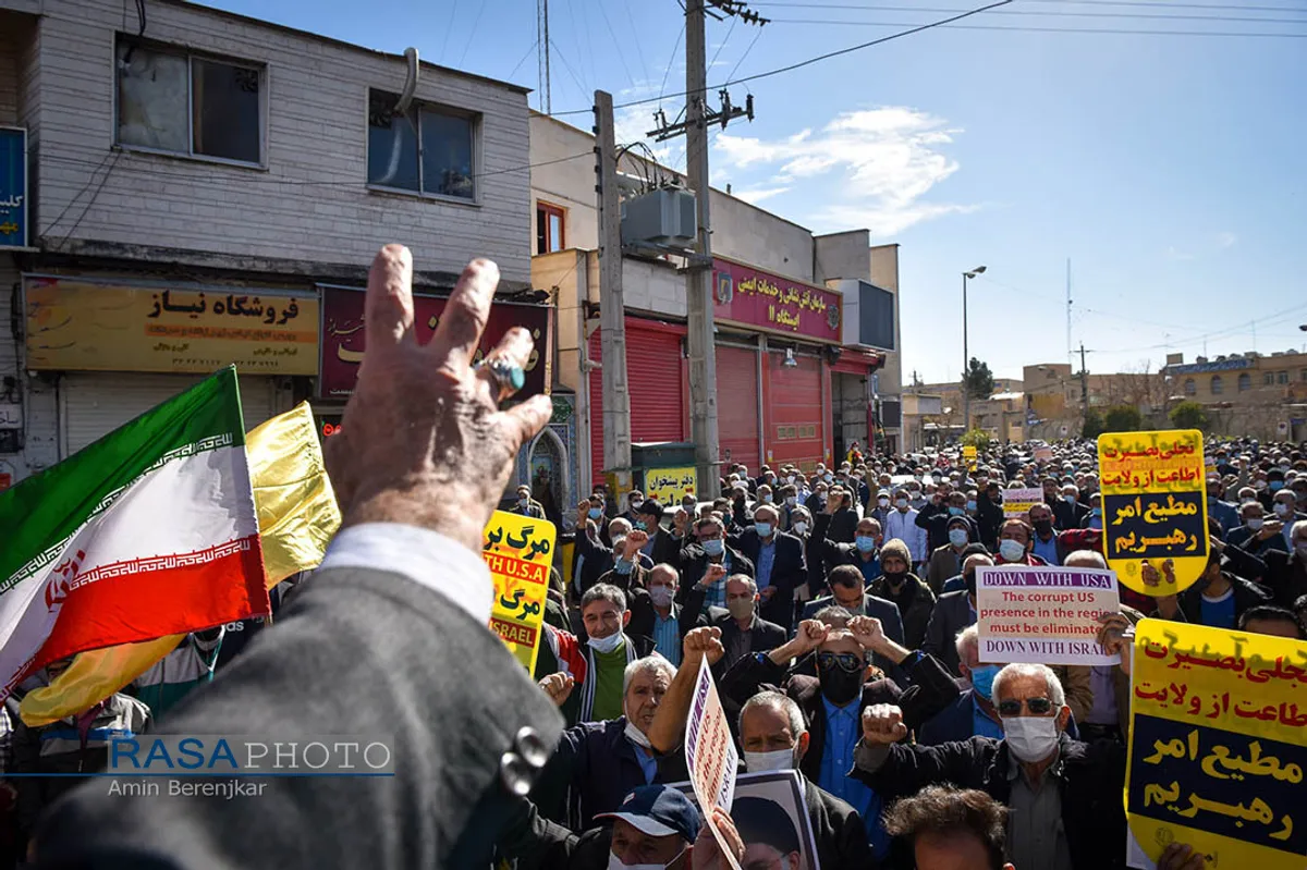 راهپیمایی نمازگزاران شیراز در حمایت از مردم مظلوم یمن&lrm;&lrm;