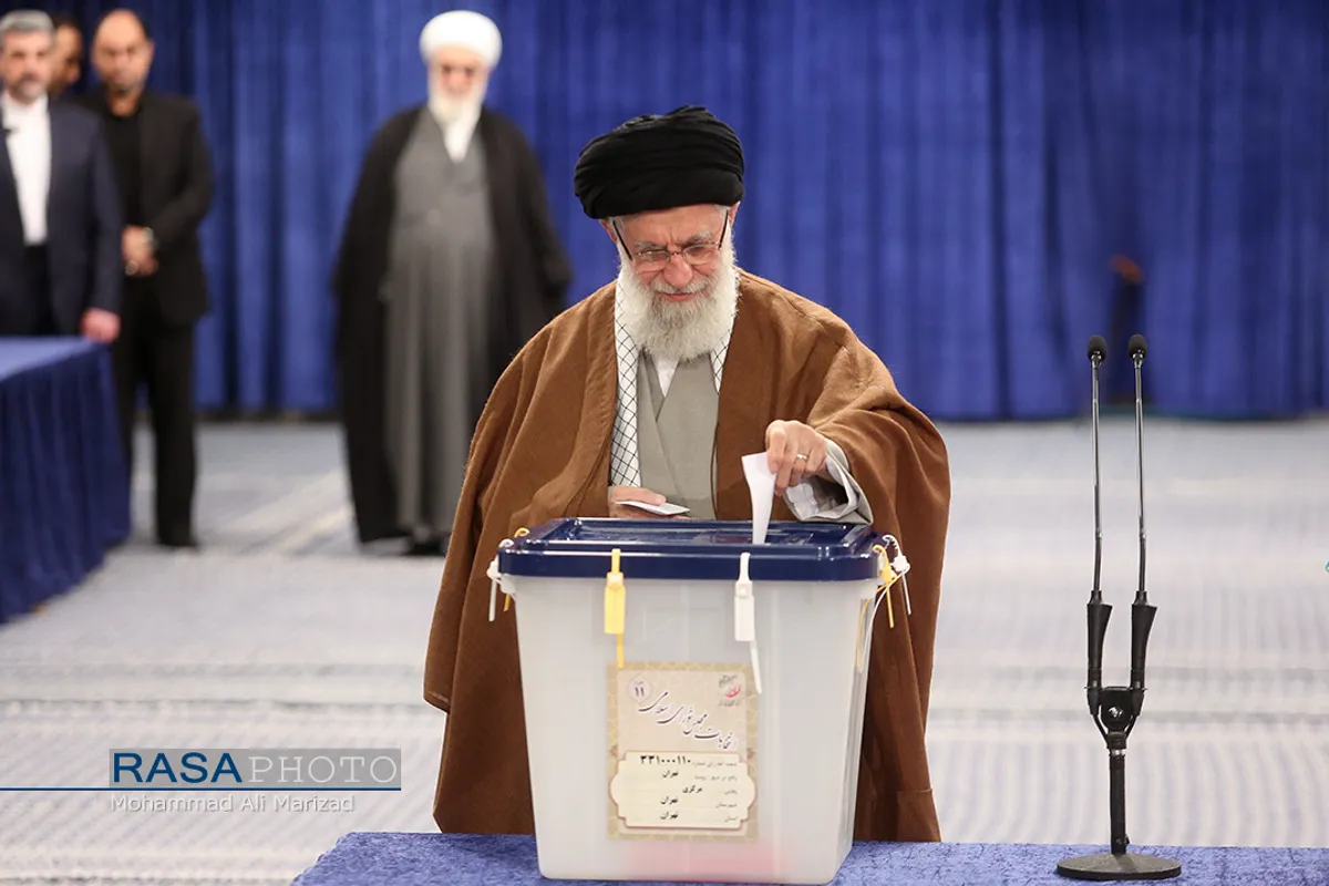 حضور مقام معظم رهبری در پای صندوق رای