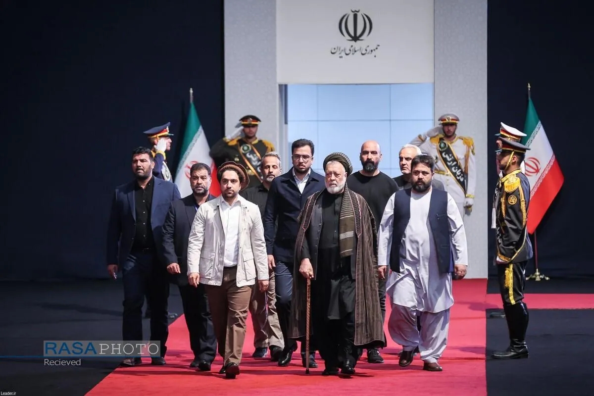 مراسم ادای احترام به پیکر مطهر رهبر شهید انقلاب اسلامی