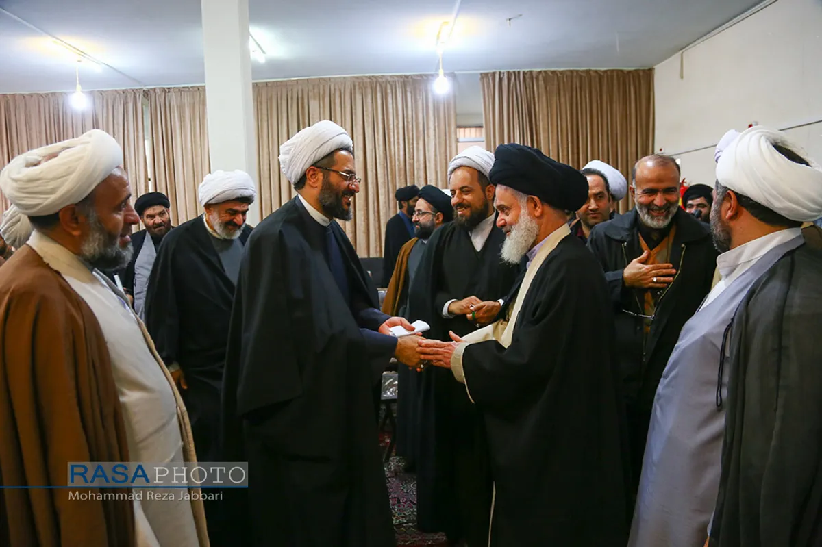 دیدار معاون فرهنگی اوقاف با آیت الله حسینی بوشهری&lrm;&lrm;
