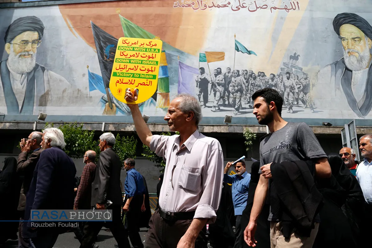 راهپیمایی نمازگزاران تهرانی در حمایت از بیانیه شورای عالی امنیت ملی&lrm;