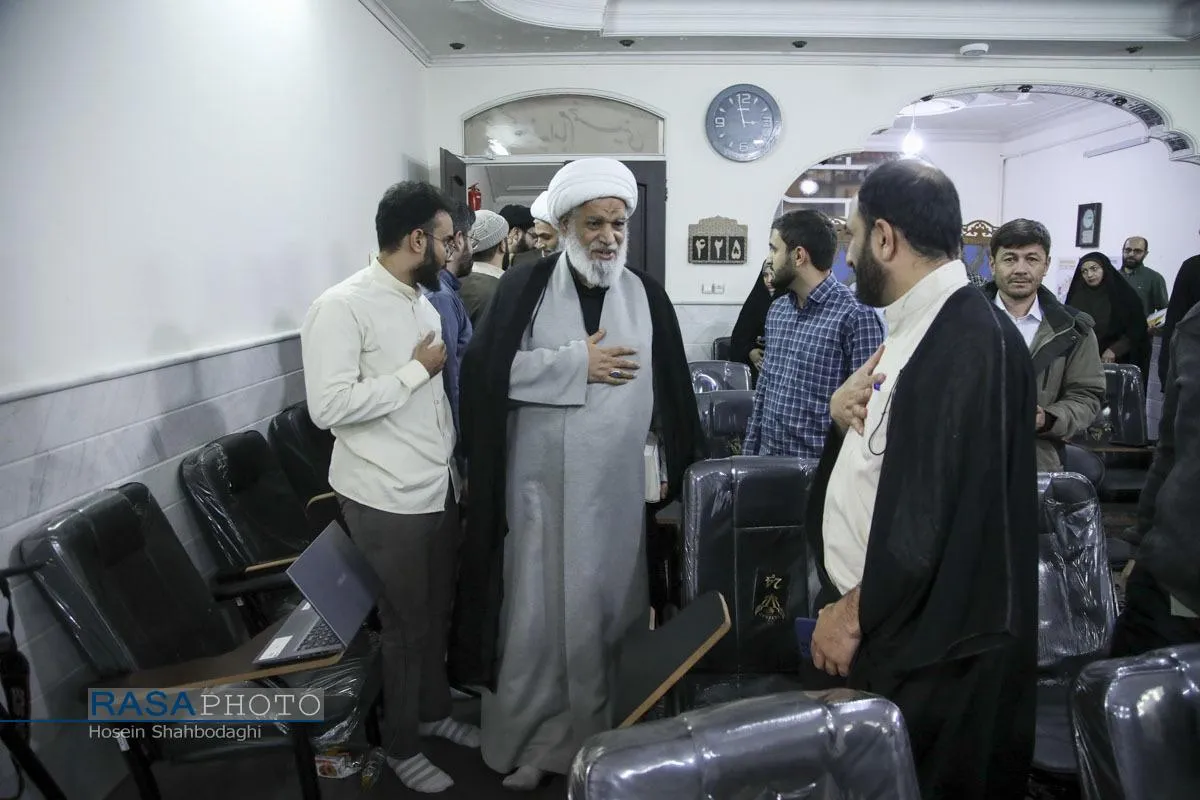 مراسم رونمایی از کتاب اسلام اقامه