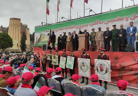 ملت ایران در سایه وحدت مسیر عزت را ادامه می‌دهد