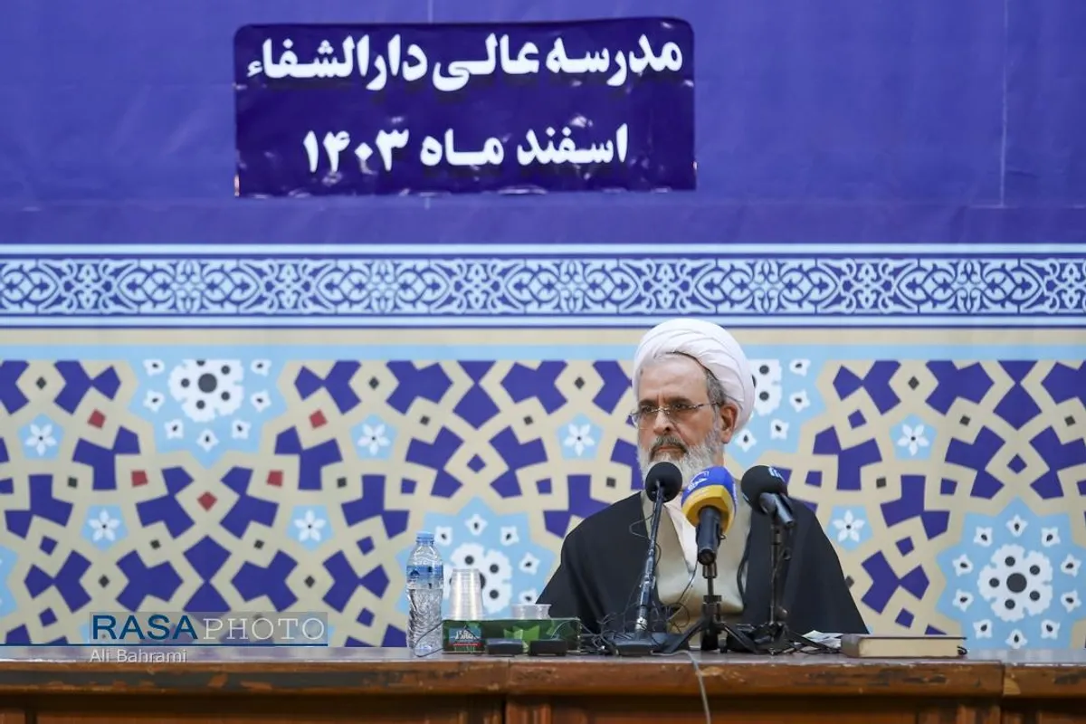 نشست صمیمی آیت الله اعرافی مدیر حوزه علمیه با اساتید و طلاب