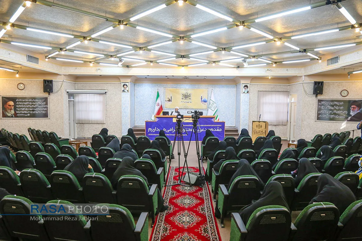 نشست بصیرتی و تحلیلی با موضوع "مبانی نقش مردم در نظام اسلامی"