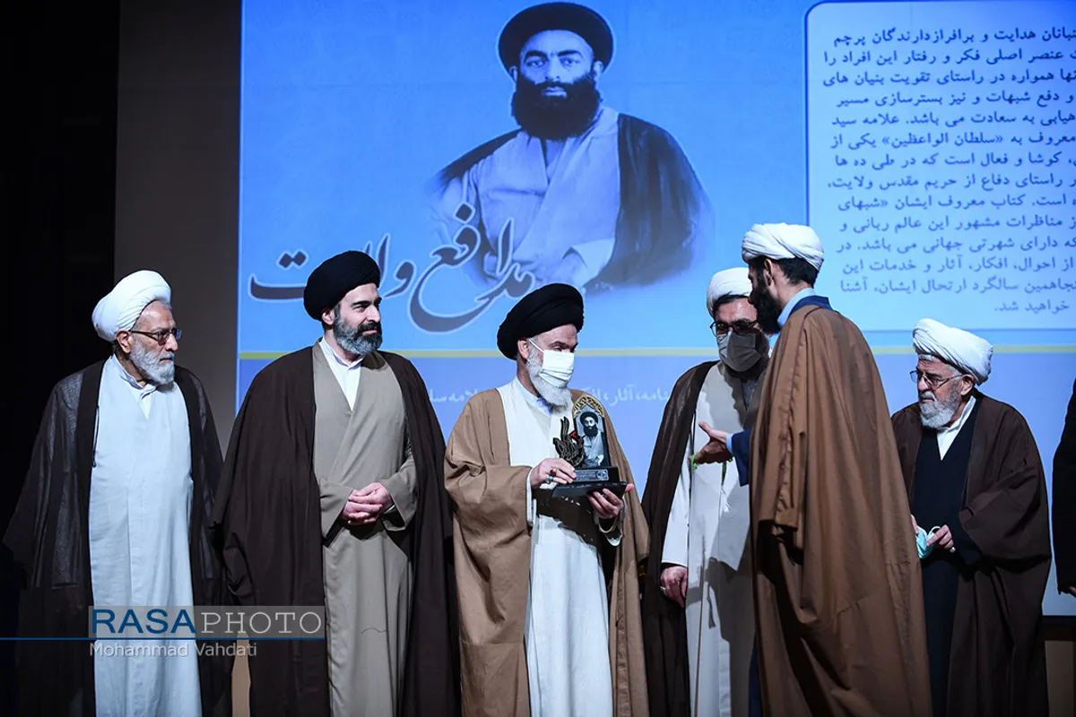 مراسم نکوداشت مرحوم آیت الله سلطان&zwnj;الواعظین شیرازی با قرائت پیام حضرت آیت الله سبحانی در سالن همایش های غدیر دفتر تبلیغات اسلامی برگزار شد.