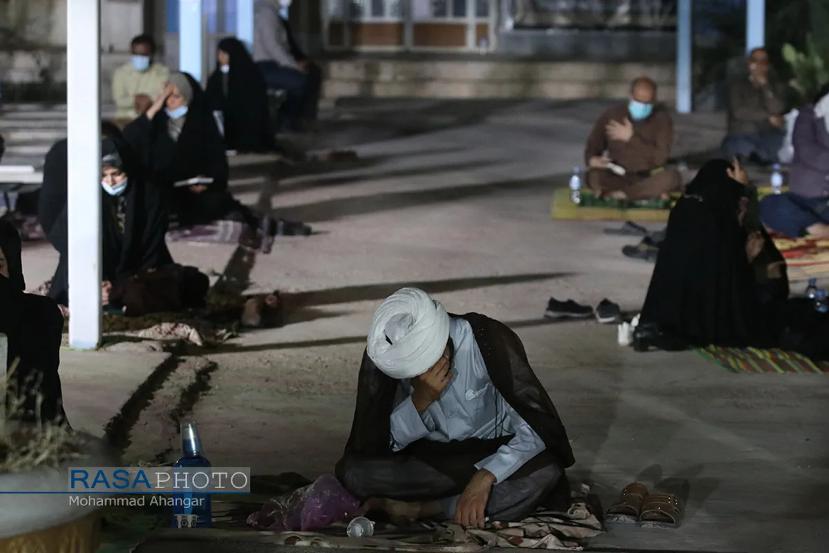اهواز | احیای شب ۲۷ هفتم ماه مبارک رمضان در کنار مزار شهدا