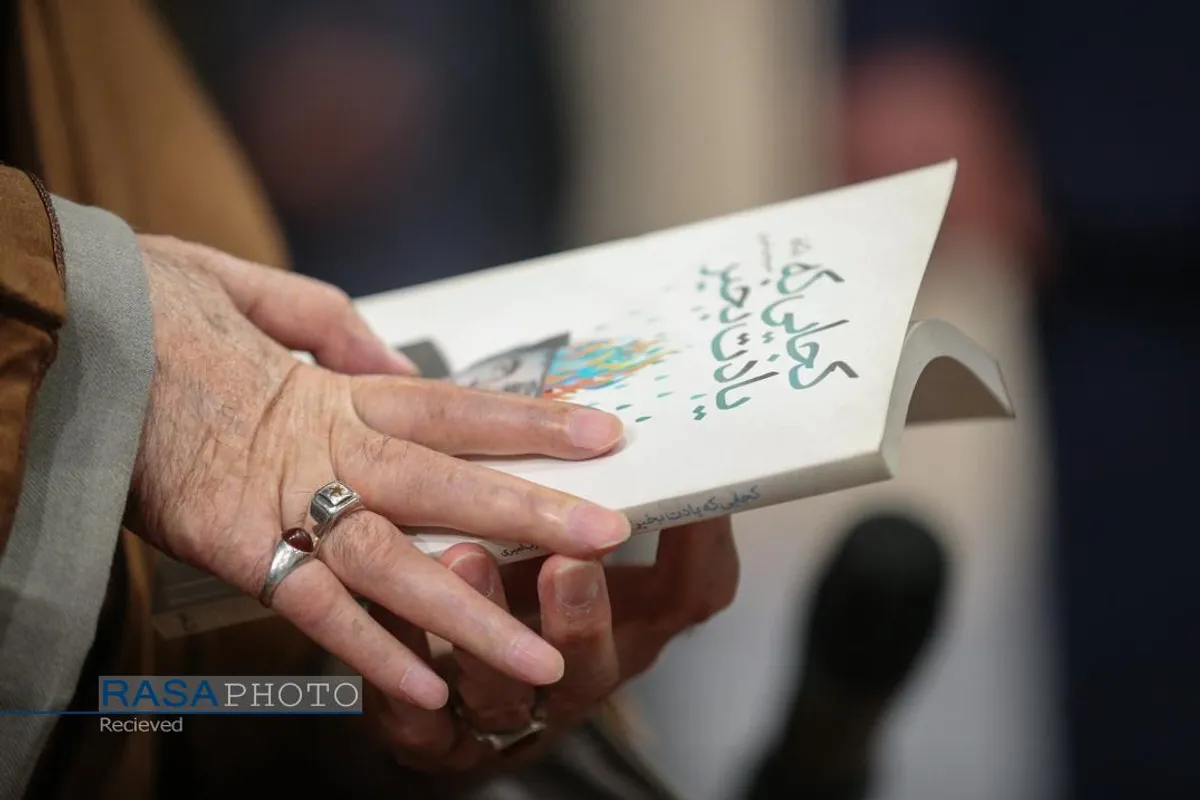 دیدار شاعران و اهالی فرهنگ و ادب فارسی با رهبر انقلاب