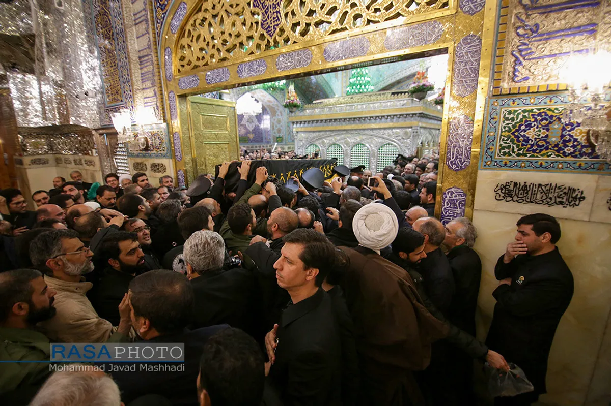 طواف پیکر شهید حاج قاسم سلیمانی و شهداء در مضجع منور رضوی