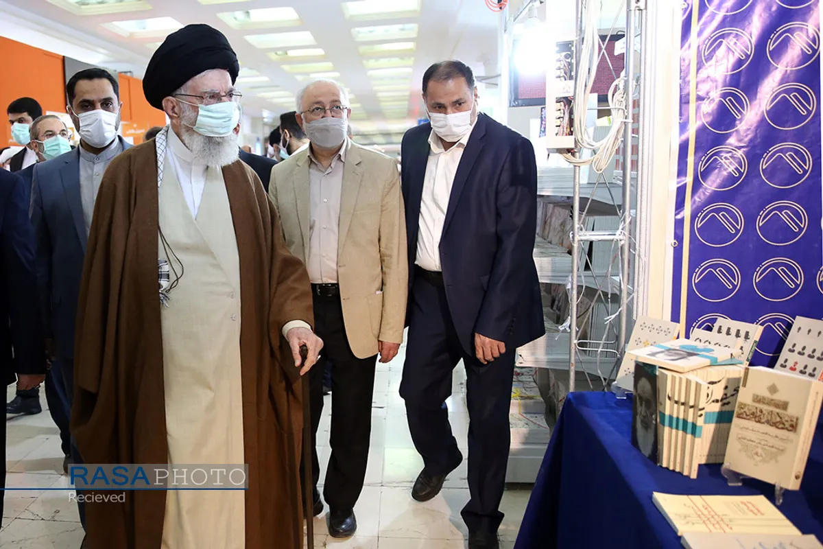 بازدید مقام معظم رهبری از سی و&zwnj;&zwnj; چهارمین نمایشگاه بین&zwnj;المللی کتاب تهران