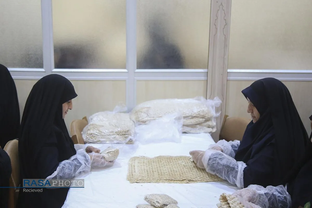 بسته بندی افطاری ساده حرم مطهر کریمه اهلبیت (س)