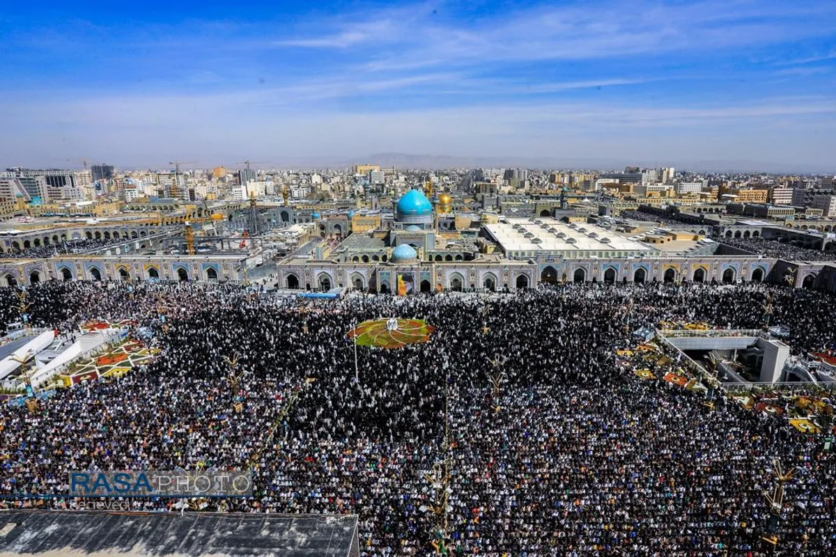 جمعیت زائران حرم مطهر رضوی در لحظه تحویل سال