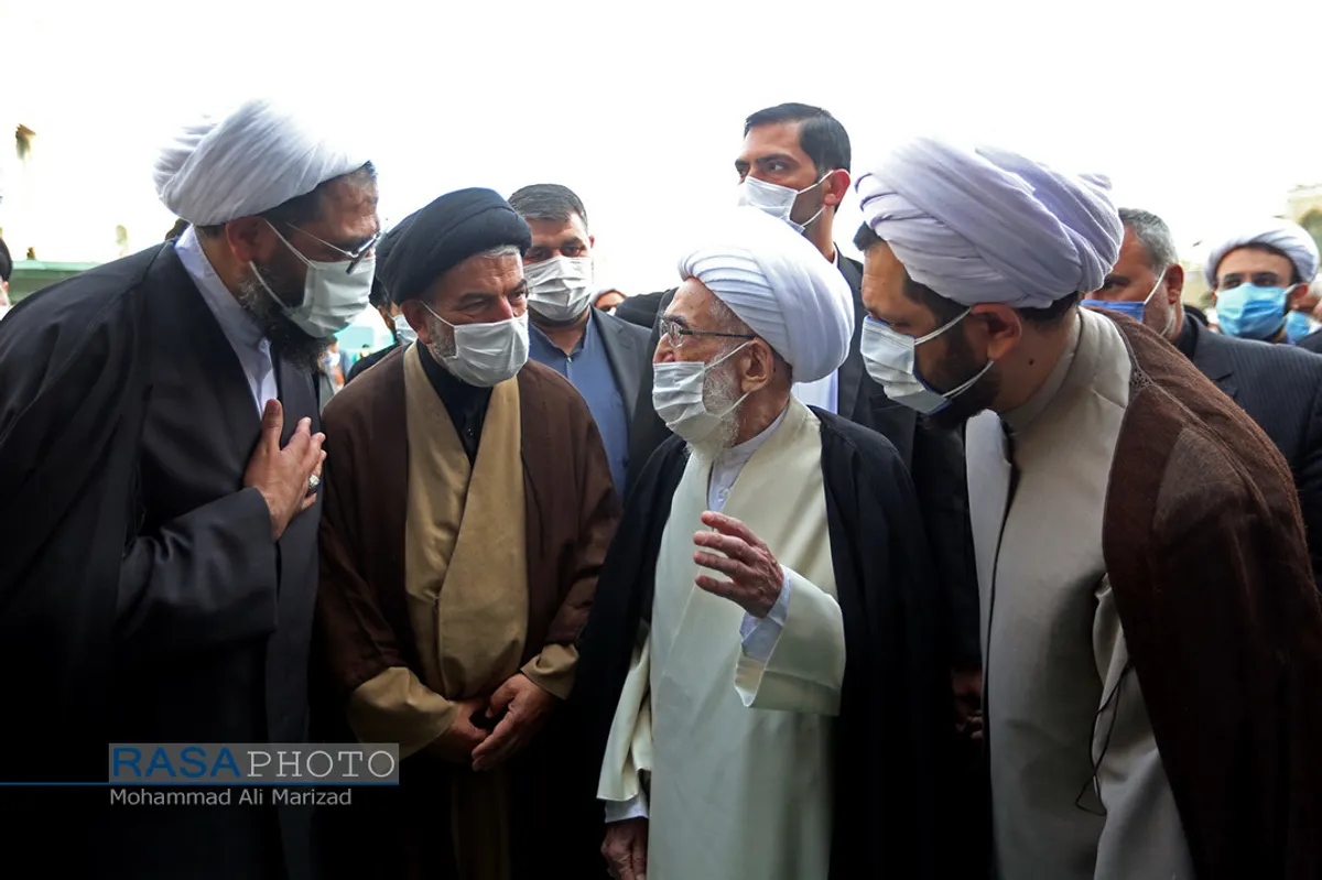 مراسم نماز بر پیکر آیت الله فاضلیان