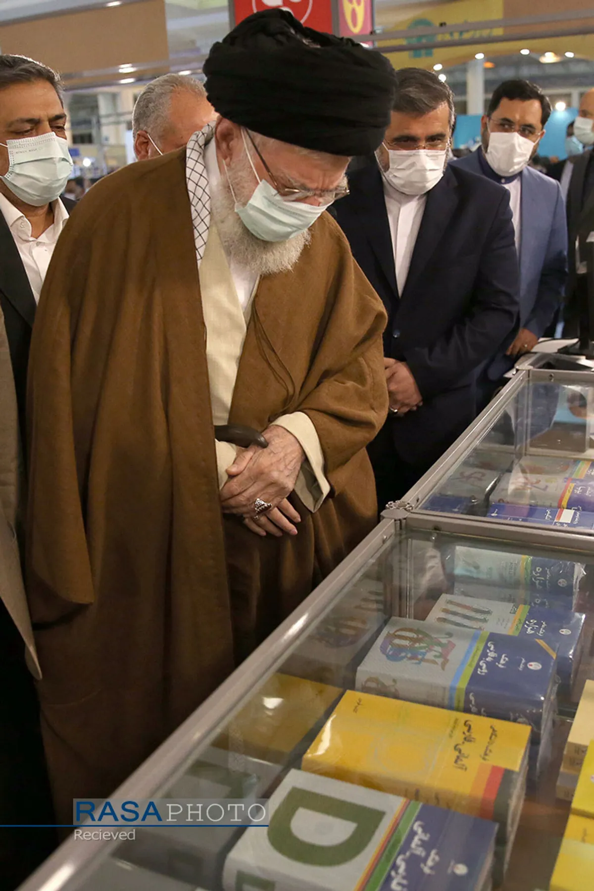 بازدید مقام معظم رهبری از سی و&zwnj;&zwnj; چهارمین نمایشگاه بین&zwnj;المللی کتاب تهران