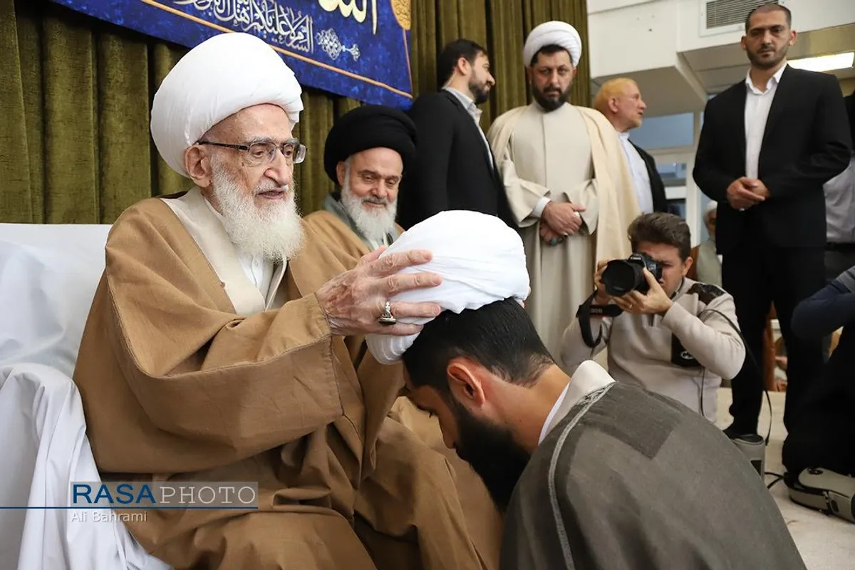 جشن عمامه&zwnj;گذاری طلاب در بیوت مراجع تقلید به&zwnj;مناسبت روز میلاد حضرت زهرا (سلام&zwnj;الله&zwnj;علیها)