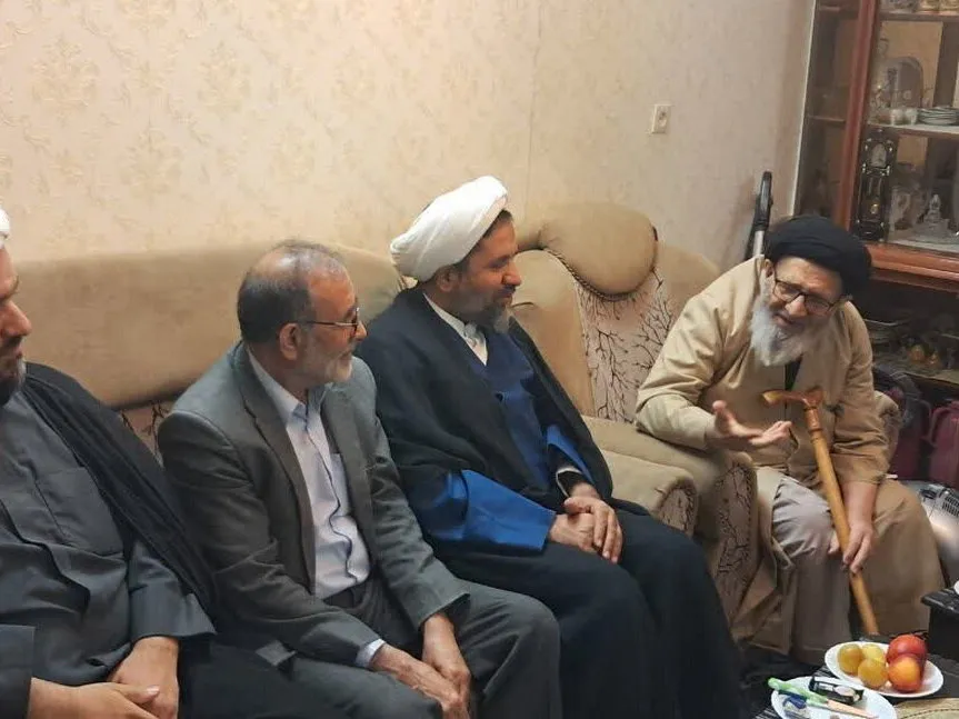 تجلیل نمایندگان آیت الله اعرافی از استاد و ممتحن پیشکسوت حوزه علمیه قم