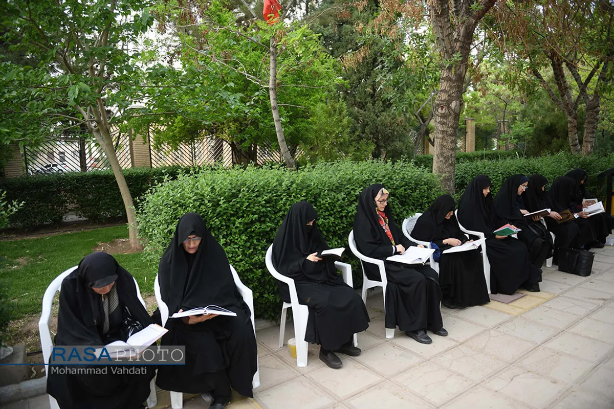 جزء&zwnj;خوانی قرآن کریم در بوستان بنفشه قم