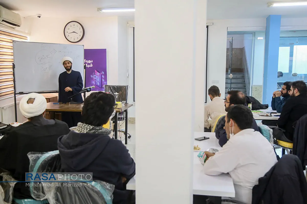 اولین جلسه کارگاهی "دوره کنشگری موثر در شبکه های اجتماعی"