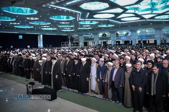 مراسم اقامه نماز بر پیکر آیت&zwnj;الله هاشمی شاهرودی به امامت رهبر انقلاب