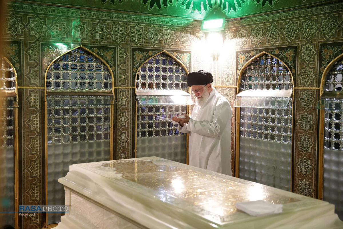 مراسم غبارروبی مضجع شریف حضرت ثامن&zwnj;الحجج حضرت امام رضا علیه&zwnj;السلام با حضور رهبر انقلاب