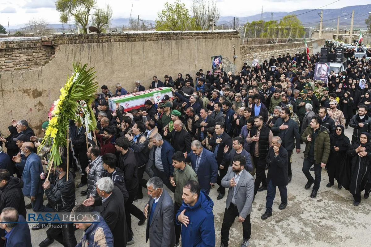 تشییع با شکوه پیکر شهید رسولی بهاروند در روستای ناصروند
